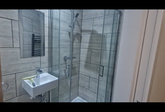 Video 1: Room 3: king size bed with ensuite