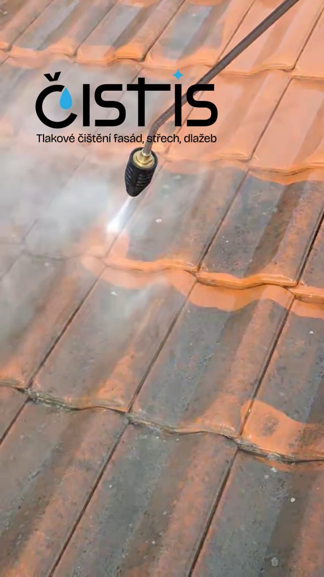 Čištění střechy — před a po