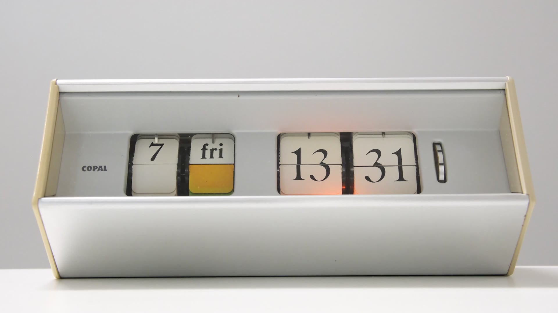 Caslon 601 Date Flip Clock by Copal, 70s Japan at 1stDibs
