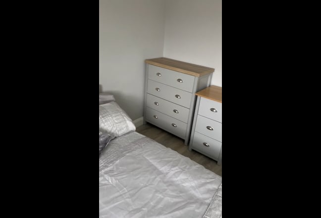 New refurbished double en-suite room Main Photo