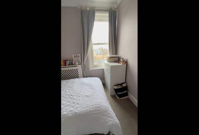 Double Room in Beautiful Wimbledon Village  Main Photo