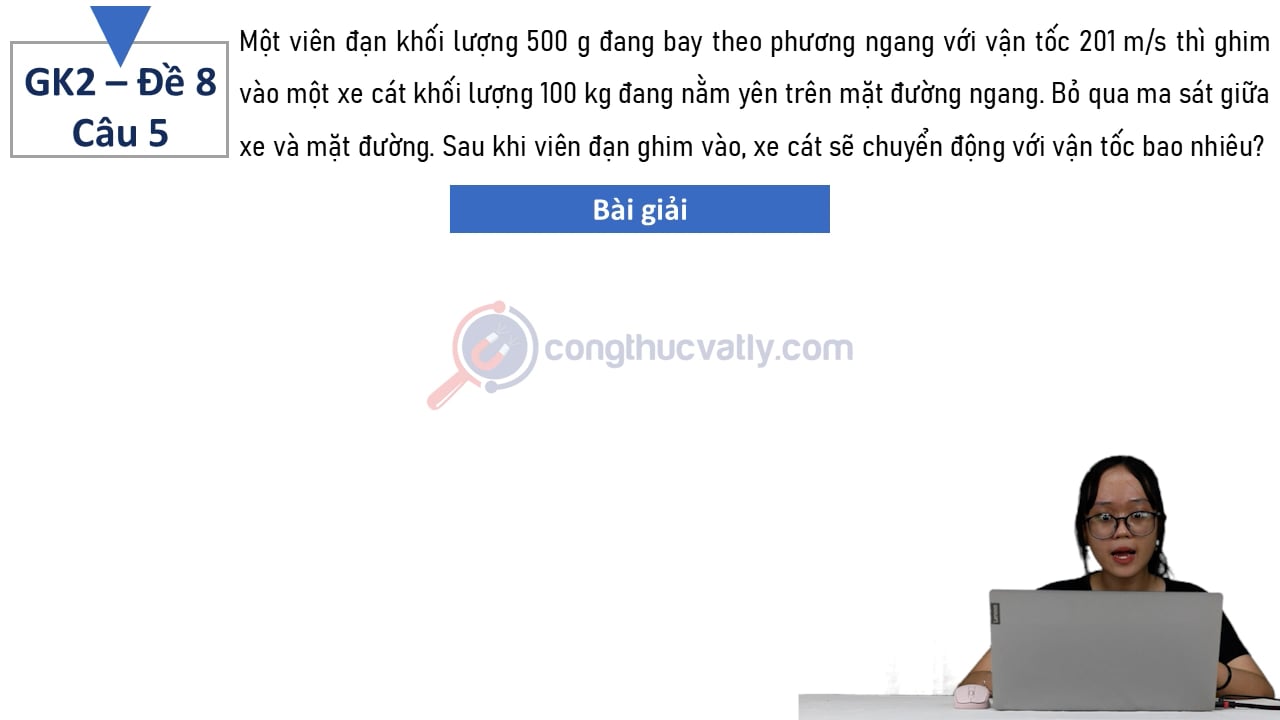 Một viên đạn khối lượng 500 g đang bay theo phương ngang với vận tốc 201 m/s thì ghim vào một xe cát khối lượng 100 kg đang nằm yên trên mặt đường ngang.