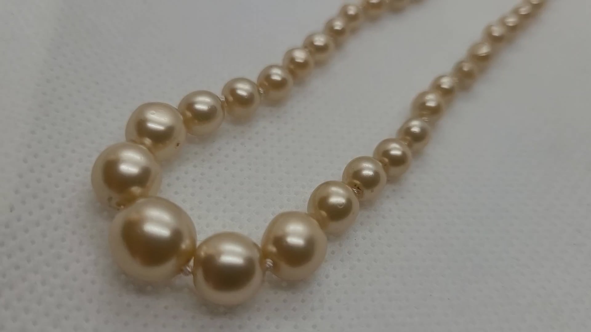 Collier De Perles De Culture Graduées En Or 18 Carats - Fermoir Or - Occasion Très Bon état