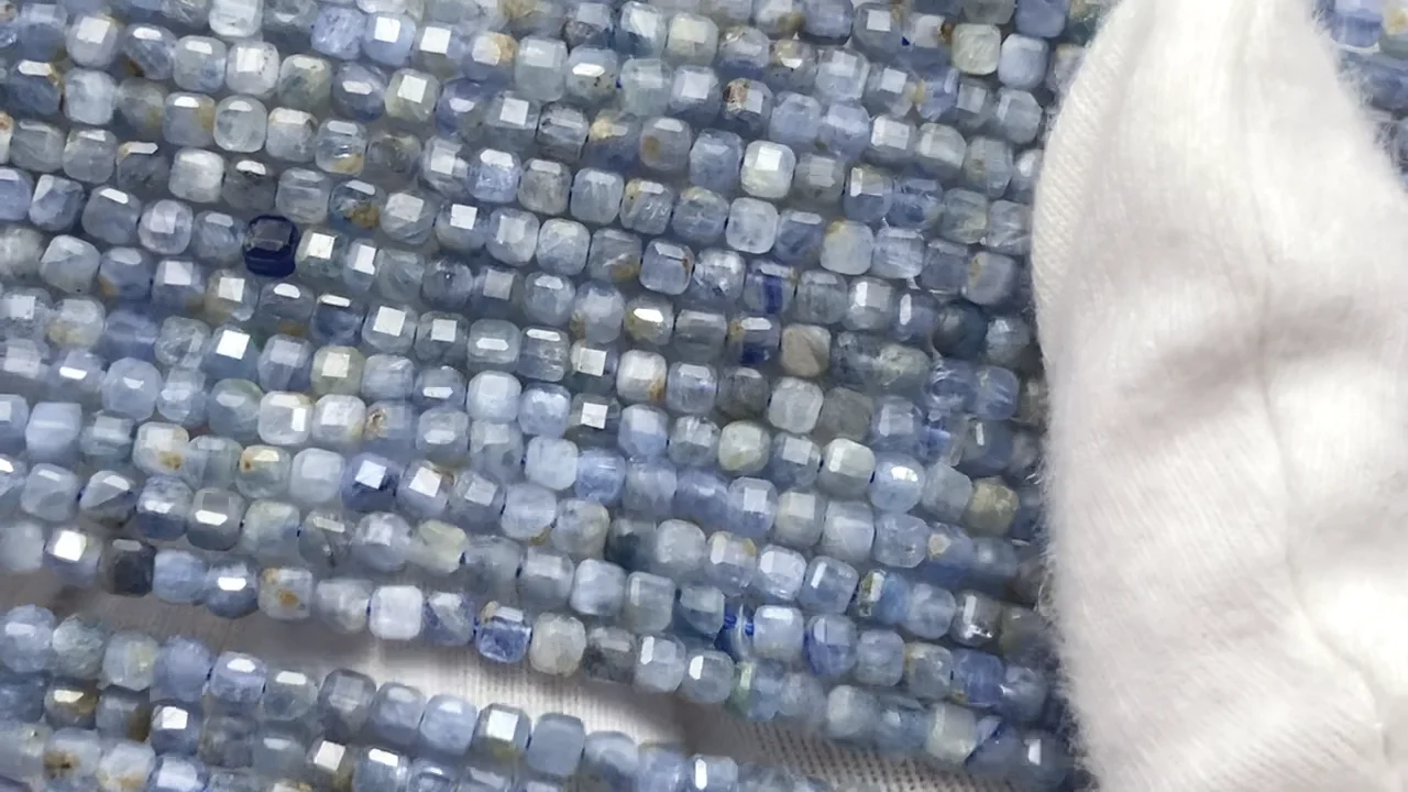 カイヤナイト 極小キューブカット2×2×2mm 1連｜天然石ビーズの卸問屋 