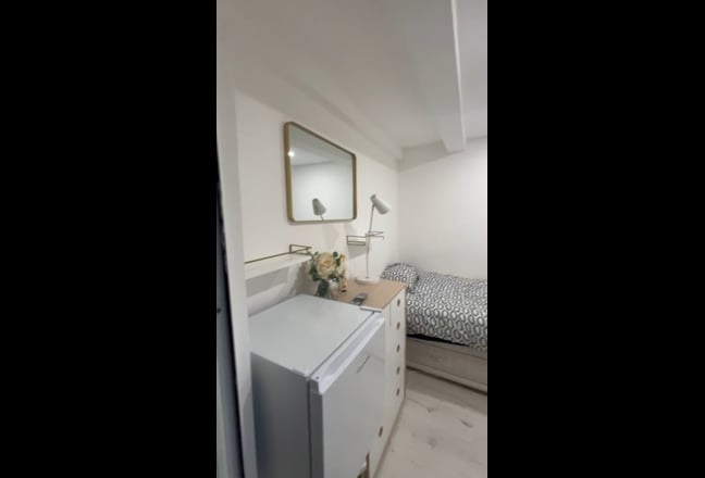 A Lovely single modern ensuite room in NN17  Main Photo