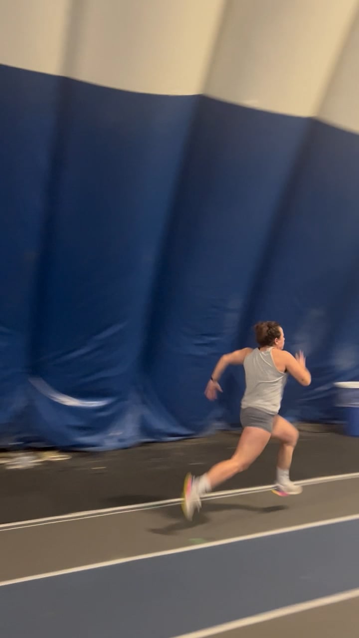 Watch roberta drummond's 40 Yard Dash: 5.62 seconds