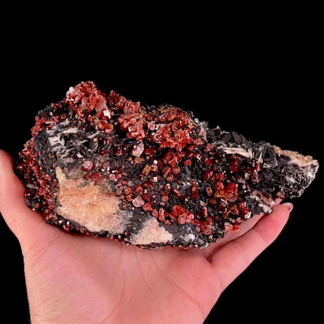 Vanadinite on Baryte