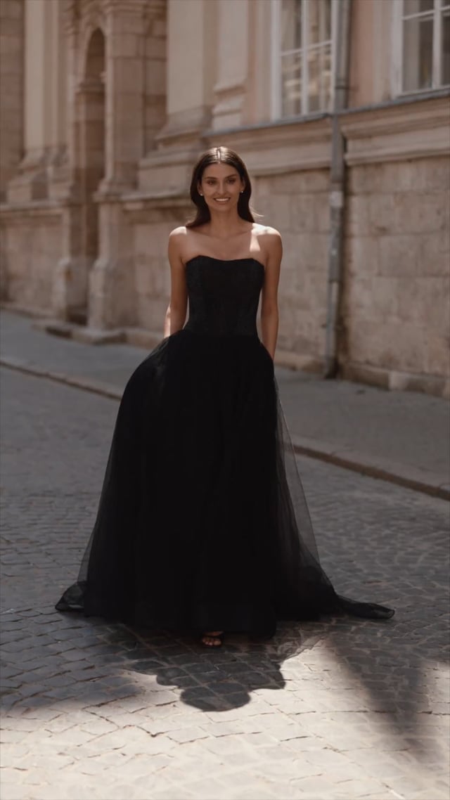 A2190 Louren Volume Flare Dress ブラックM Prom Dress Style #32690 | La Femme