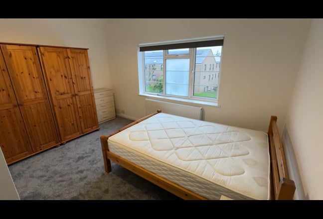 Furnished double bedroom with ensuite Main Photo