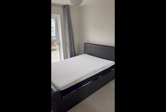 Double Bed to Let (Female Pref)  Main Photo