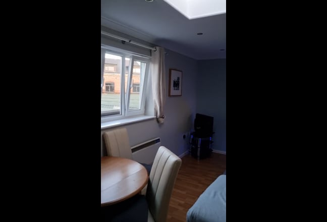 Double Bed In Stunning 2 Bed Apartment Main Photo