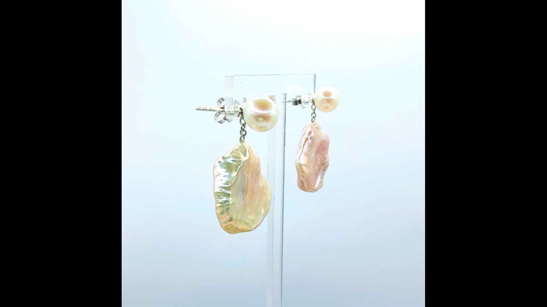 Orecchini Pendenti in Argento 925 placcato Oro 18Kt con Perle Keshi Bianche d'Acqua Dolce 15x20