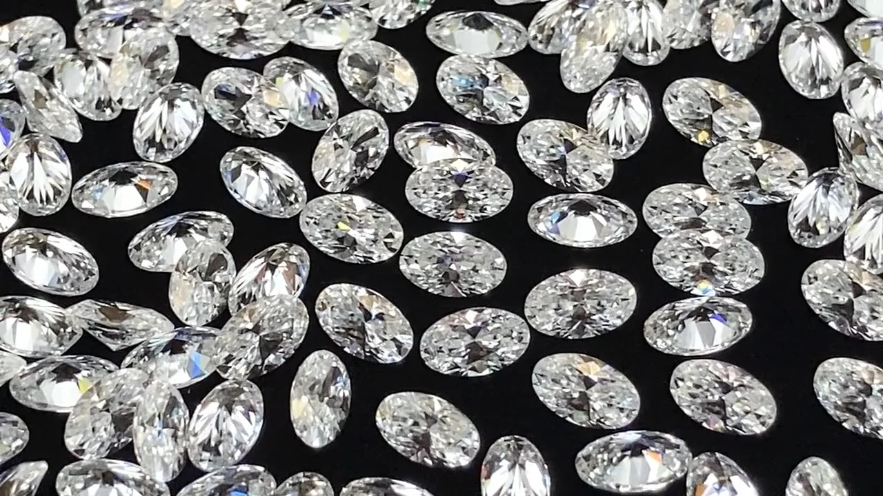 モアサナイト ルース オーバルカット D-E／VVS モアサナイト ルース オーバルカット D-E／VVS - メルカリ