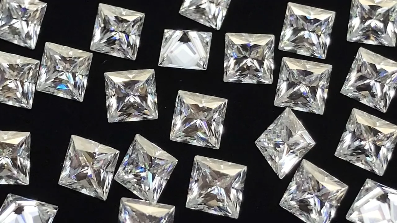 モアサナイト ルース スクエアファセットカット6×6mm 【クリア】 1粒