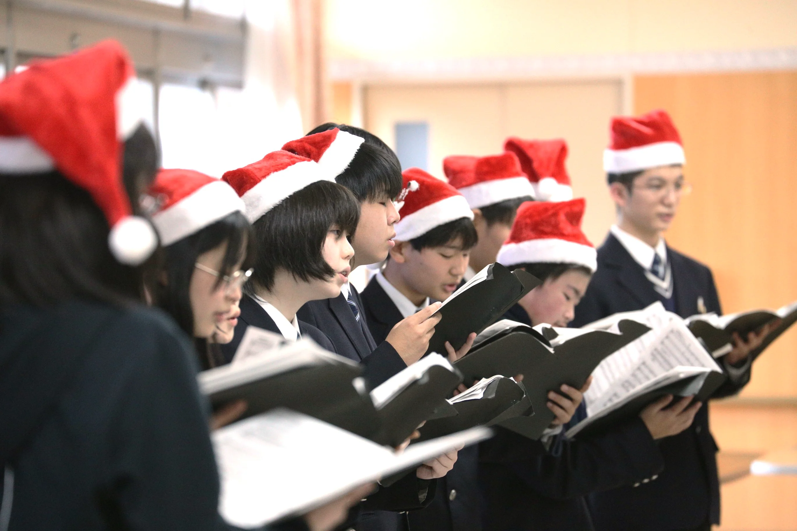 湯梨浜学園合唱部によるクリスマスコンサートを開催しました | ル