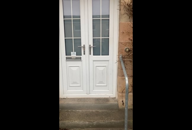 Fully self contained studio for rent in Glasgow Main Photo