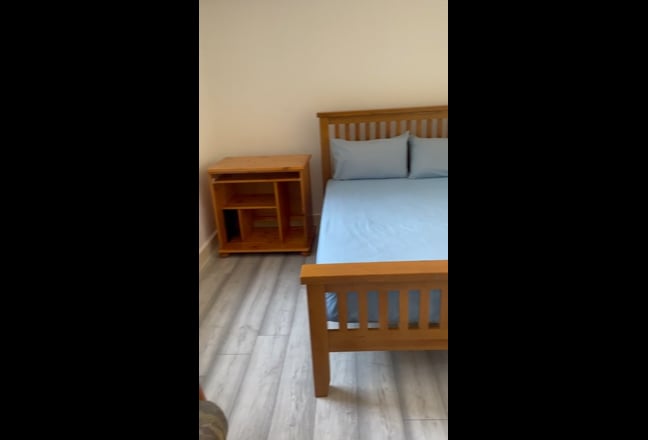 Rent a room in charming Sydenham Main Photo