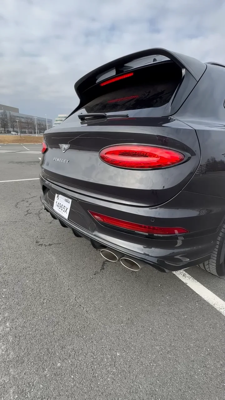 2022 Bentley Bentayga Speed W12 VIN: SJAAR2ZVXNC017223 for