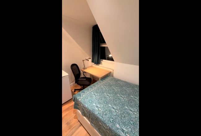 Lovely Room -2 Min to Turnpike Lane Station Main Photo