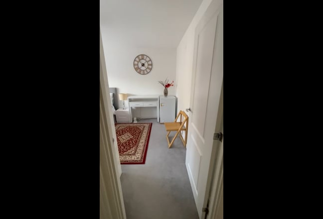 Spacious double room for female ( preferred) GWP Main Photo