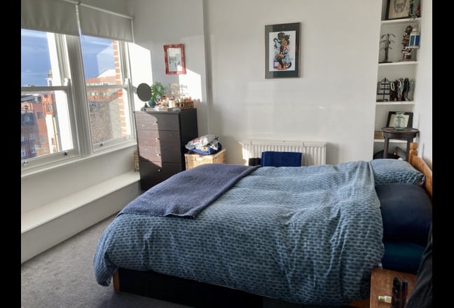 Big room in huge Shepherd's Bush mansion flat Main Photo