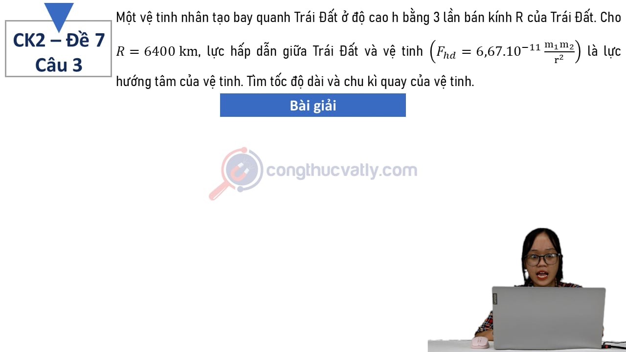 Một vệ tinh nhân tạo bay quanh Trái Đất ở độ cao h bằng 3 lần bán kính R của Trái Đất.