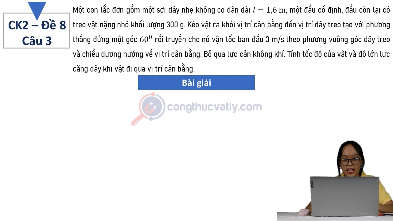 Một con lắc đơn gồm một sợi dây nhẹ không co dãn dài l = 1,6 m, một đầu cố định, đầu còn lại có treo vật nặng nhỏ khối lượng 300 g.