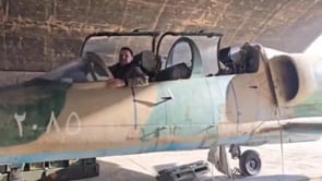 مقاتلين من الجيش الوطني يوجهون رسالة إلى الإعلامي حسين مرتضى من داخل مطار كويرس بعد تحريره من قبل غرفة عمليات فجر الحرية