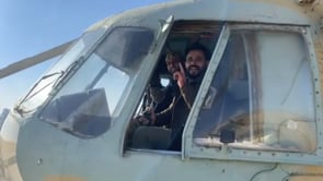 رصد لطائرة مروحية تم اغتنامها داخل مطار كويرس بعد تحريره من قبل غرفة عمليات فجر الحرية