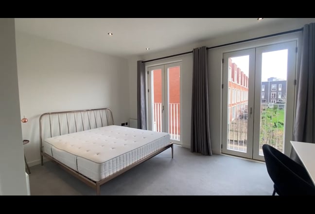 Luxury Bedroom *Bills Included* Near City Centre Main Photo