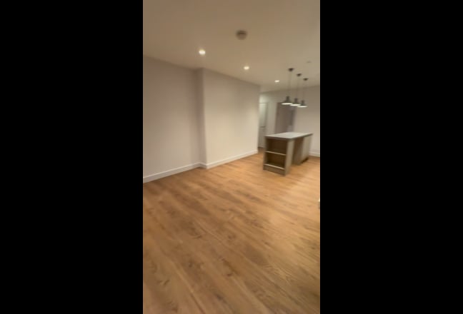 Spacious unfurnished+ En-suite in Creative hub,M4 Main Photo