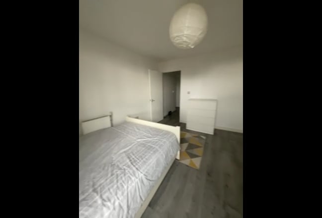 Very Large Spacious double room to rent Main Photo