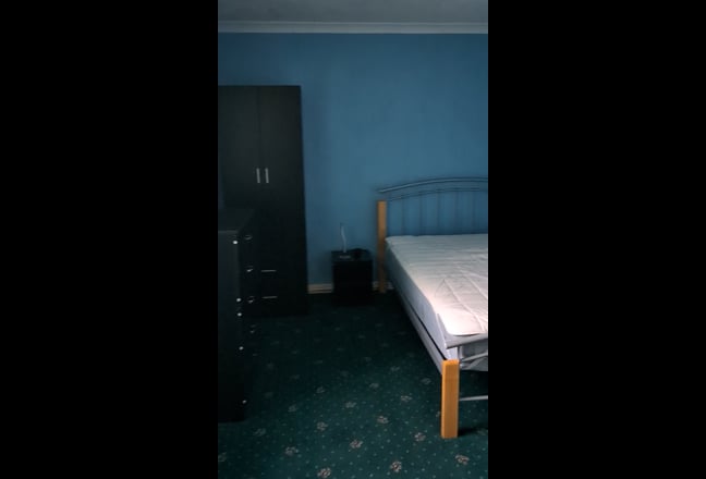 Cheap room in great location Main Photo