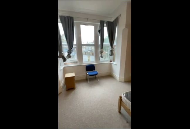 Big double room w. bay window, Victorian flat Main Photo