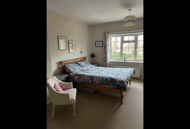 Spacious Double room in family home  Main Photo