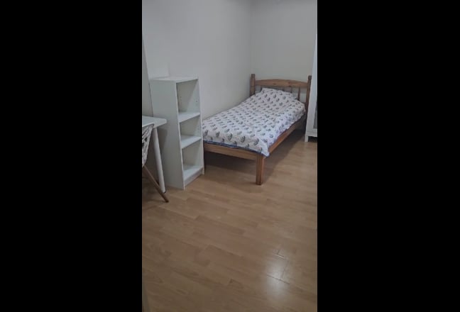 Excellent single rooms in Sunny shared House  Main Photo