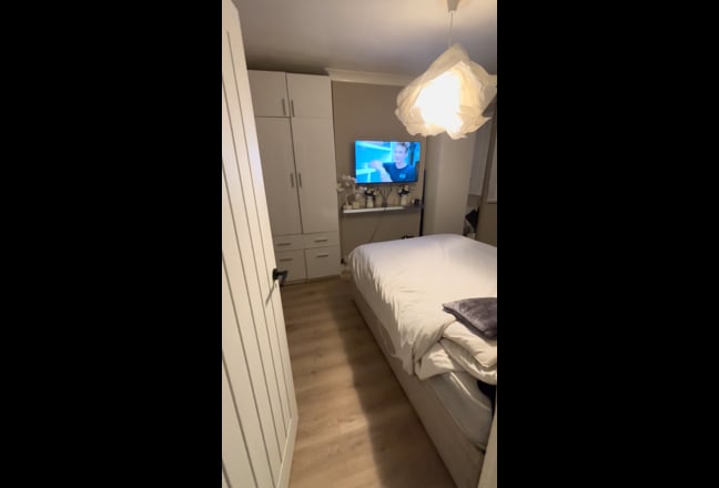 Double Room in house, bills included! female!  Main Photo