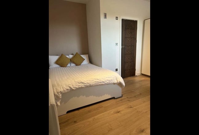 Newly Built, Fully Furnished Double En-Suite Room Main Photo