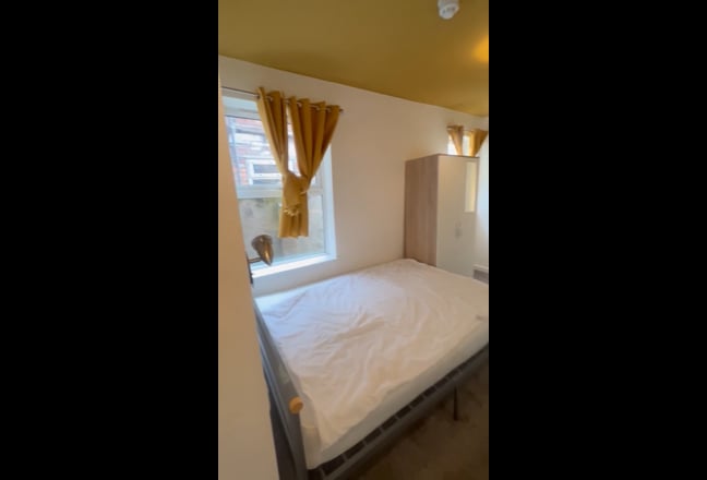 Double room with En-suite Available Now  Main Photo