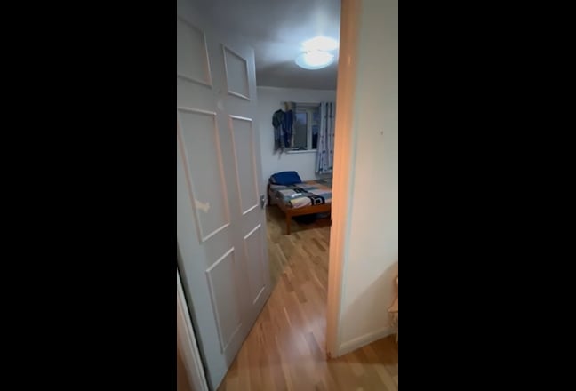 Shared room for two people in hounslow  Main Photo