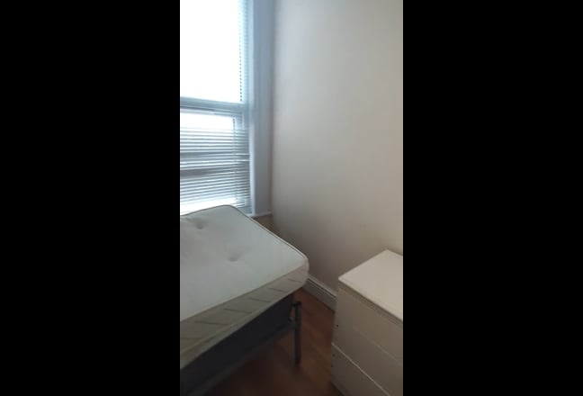 Small Single Room in Nice House Main Photo