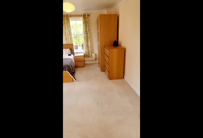 Largest double en suite room in Hampton  Main Photo