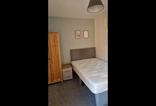 1 Pro Double Bed, 3 Bath, Social Area & Bills Incl Main Photo