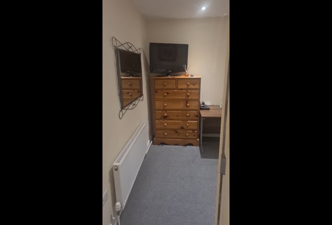 Beautiful clean double room for rent Main Photo