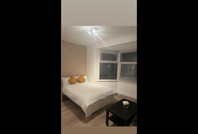 Newly Built, Fully Furnished Double En-Suite Room Main Photo