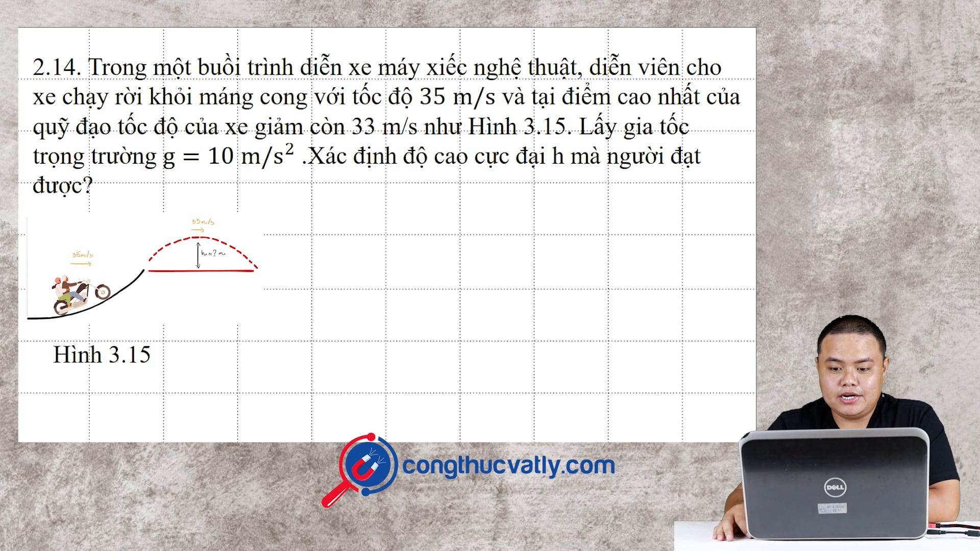 Trong một buổi trình diễn xe máy xiếc nghệ thuật, diễn viên cho xe chạy rời khỏi máng cong với tốc độ 35 m/s và tại điểm cao nhất của quỹ đạo tốc độ của xe giảm còn 33 m/s như Hình 3.15.