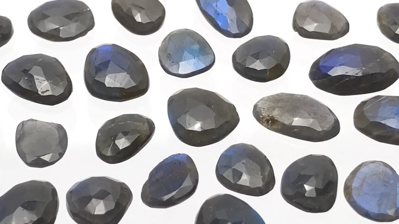 ブラックラブラドライト（産地・マダガスカル） 穴なし フリーフォーム