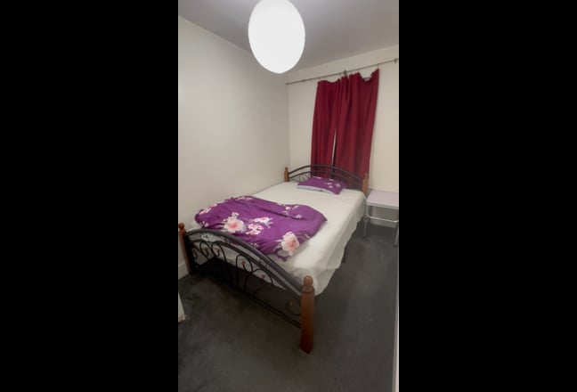 Double bedroom available only female £600 Main Photo