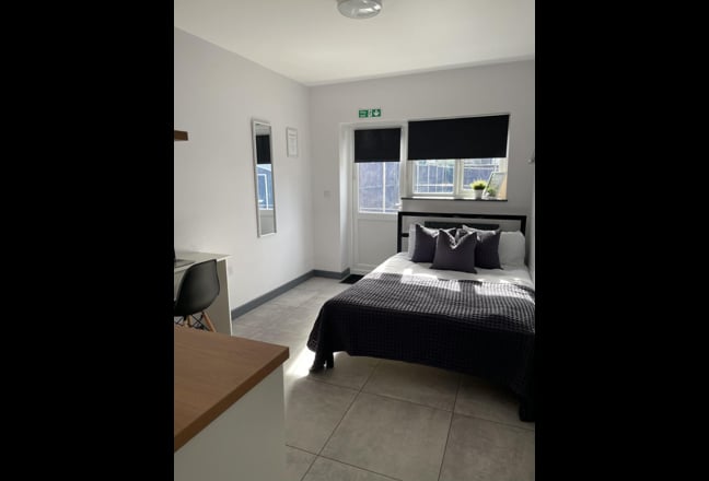 En-suite room near Elizabeth line 🚝 Heathrow ✈️ Main Photo