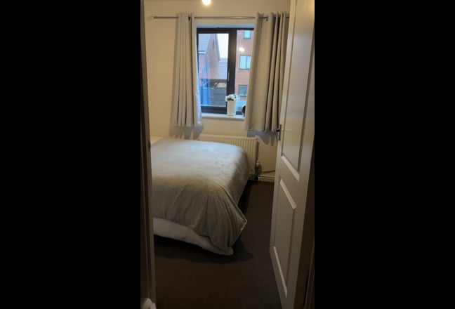  Modern  double  room  -  female  preferred Main Photo